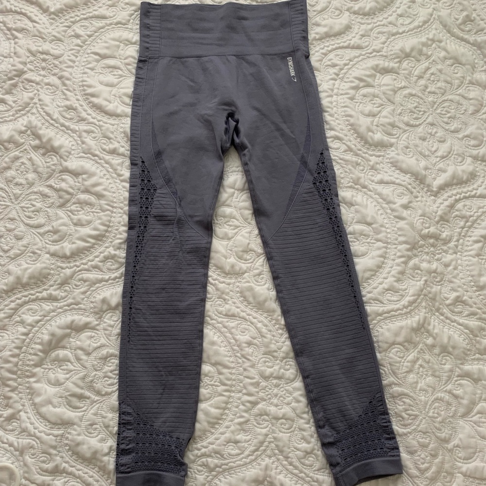 Gym shark leggings